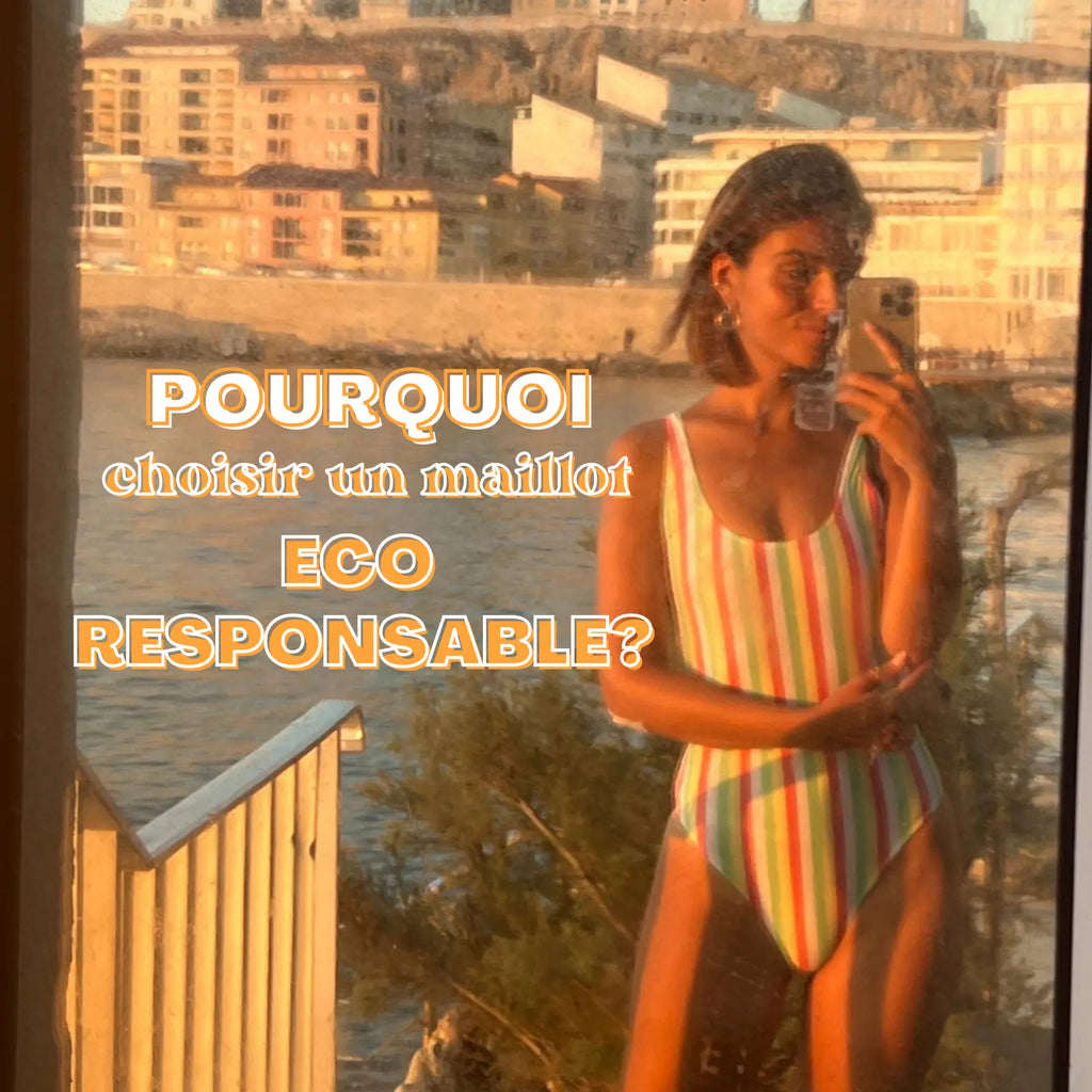 femme souriant se prenant en photo dans un reflet de vitre en maillot de bain éco responsable à rayures
